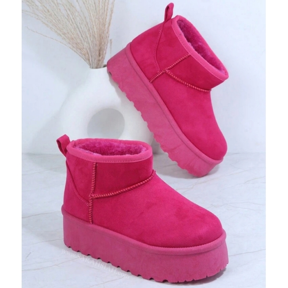 𝙇𝙖𝙨𝙩 5, 6 & 8 🖤𝘾𝙤𝙯𝙮 𝘾𝙝𝙧𝙞𝙨𝙩𝙢𝙖𝙨 𝘽𝙤𝙤𝙩 - Picture 4 of 11